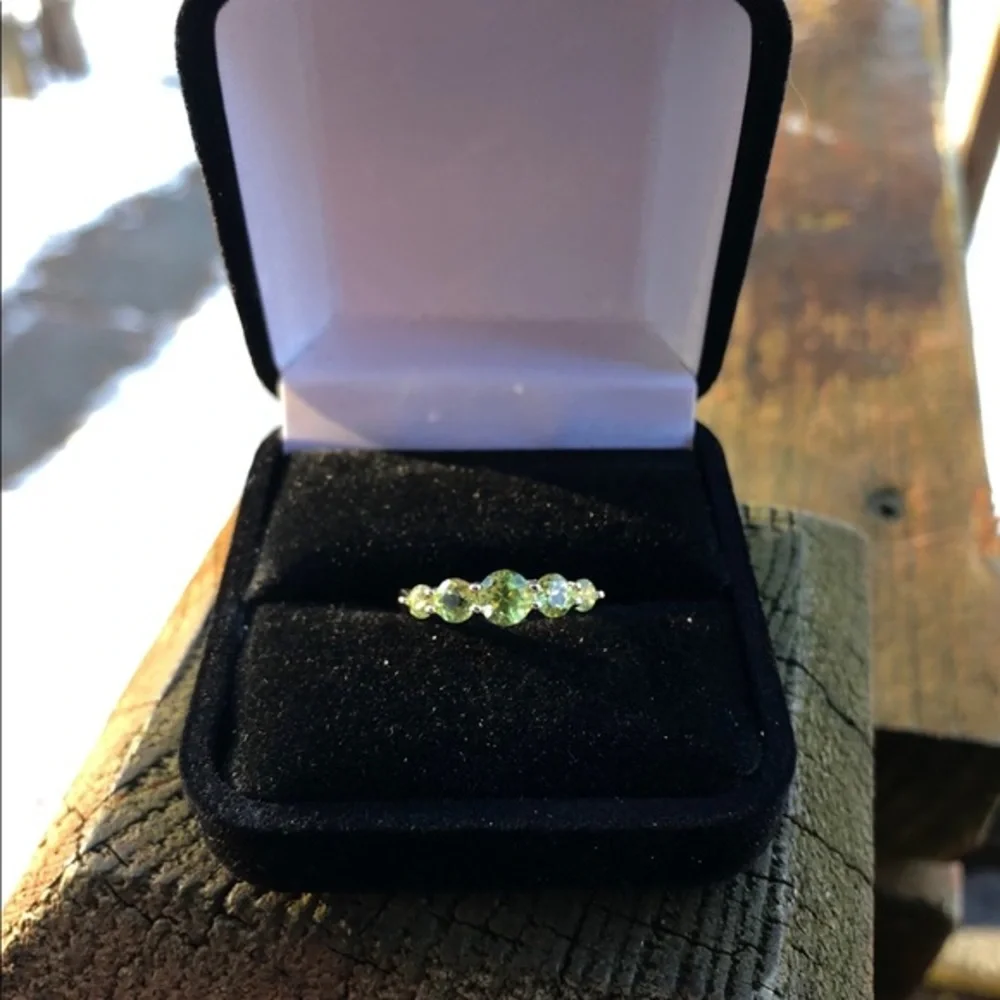 STERLING SILVER PERIDOT RING - Picture 2 of 12